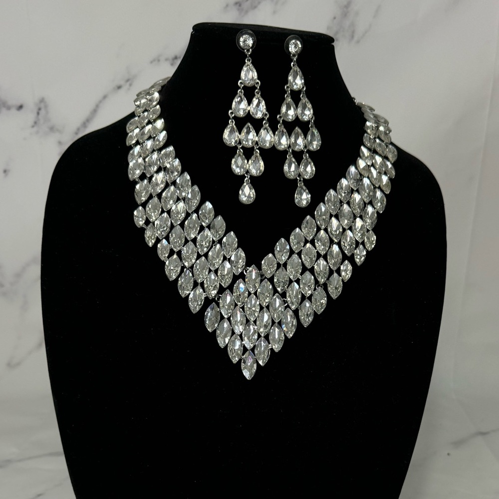 BNWT Christian Siriano Rhinestone Necklace and Matching Dangle Earrings Set